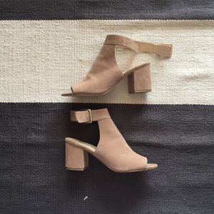 NWOT Nine West block heel sandals.